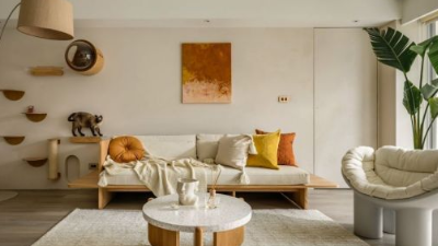 走进选品店总监的家！用风格家具勾勒日常，活动门开启 22 平方毛胚屋新篇章