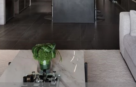 现代日式风的透天别墅，深浅木色材质营造细节让生活更自适